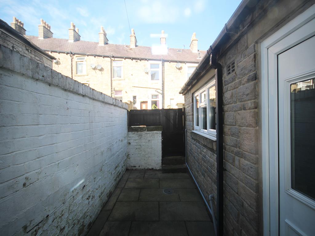 3 bedroom terraced house To Let in Barnoldswick - IMG_2192.jpg